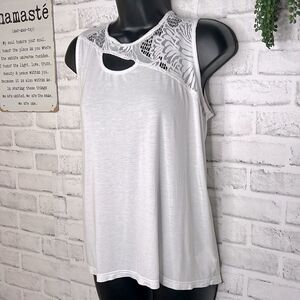 BCBGMAXAZRIA Ultra Soft White Tank Top Shirt Size Medium